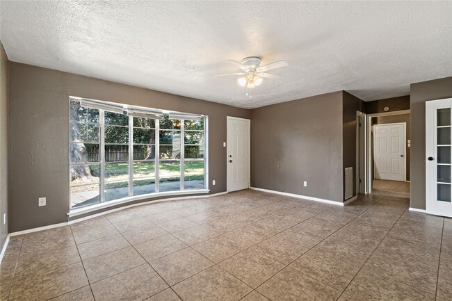 Photo - 11610 Hillcroft Ave