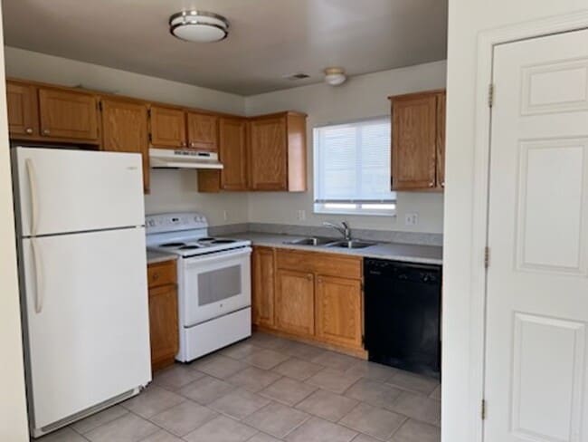 Building Photo - Roseville 8 Unit 16579