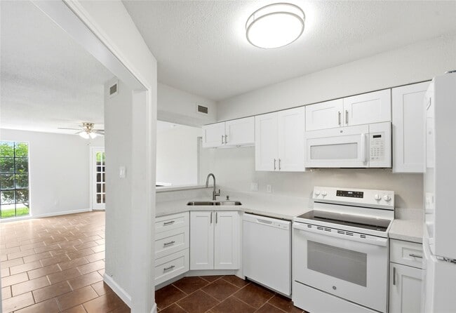 Photo - 12500 Sandpiper Dr Unidad 121