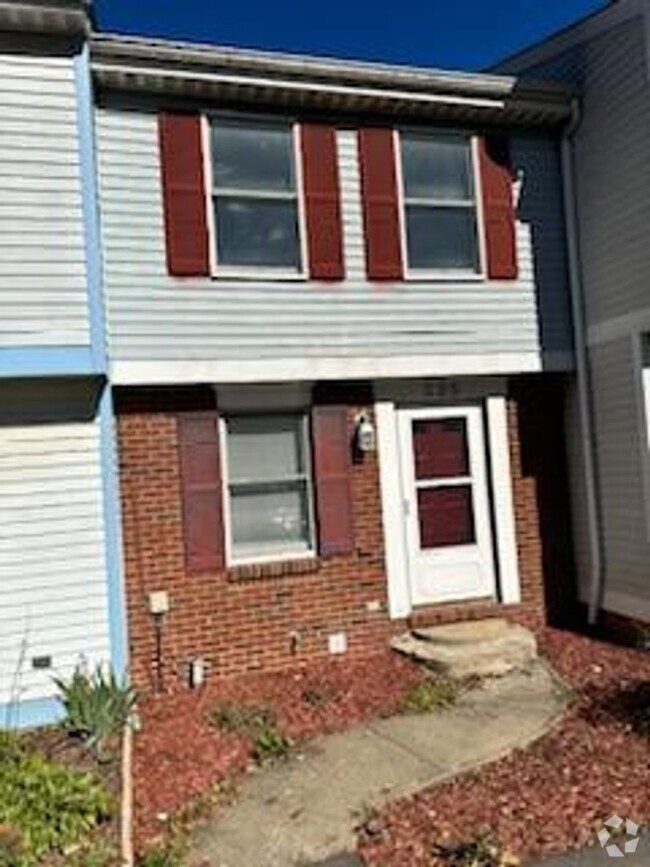 Building Photo - 2-bedroom, 1.5-bathroom townhouse in Imper...