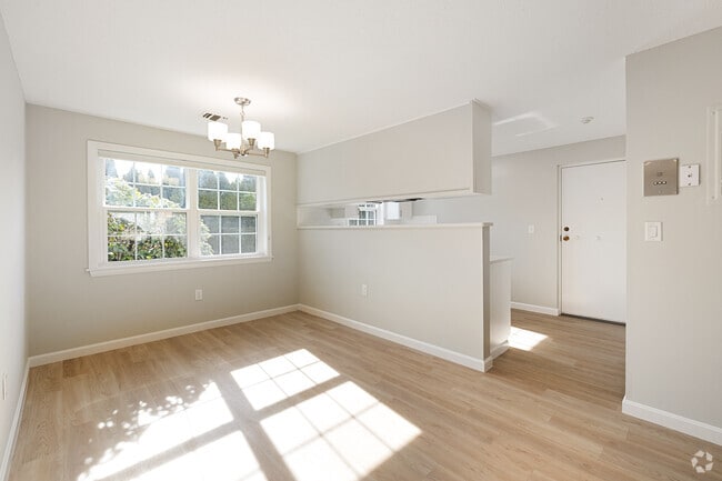 Dining Room- 2 Bedroom - GlenBrook Estates