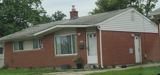 Building Photo - 805 Hemphill Rd