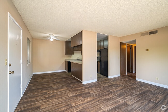 2BR, 1BA - 832SF