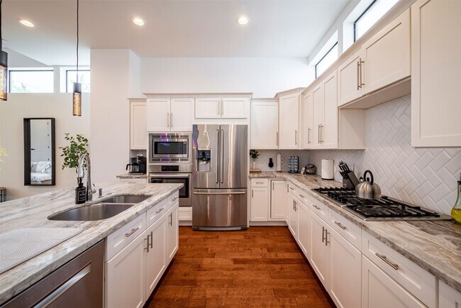 Photo - 3218 Crawford St