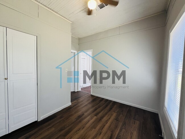 Photo - 306 S 2nd St