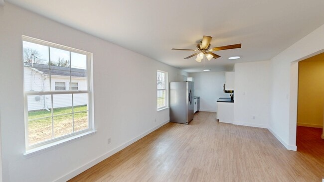Photo - 836 Maple St