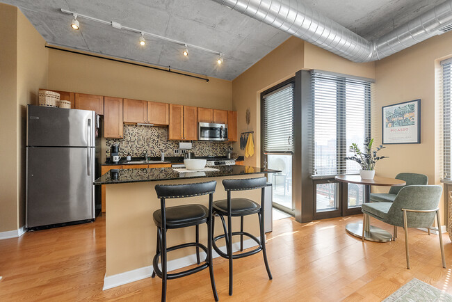 Building Photo - 1000 N Kingsbury St Unit 201 Rental