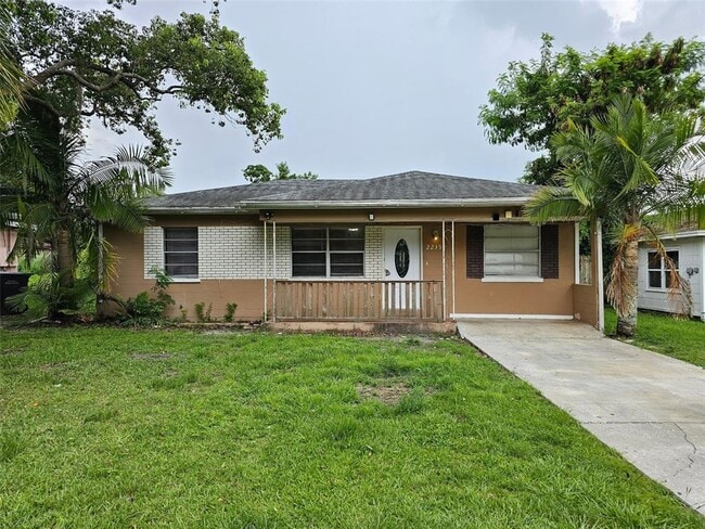 Photo - 2235 Lakeview St Casa