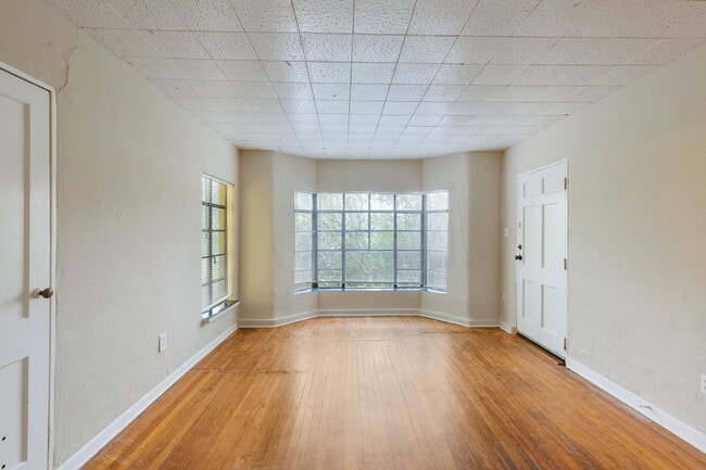 Building Photo - 3809 Maplewood Ave Unit A