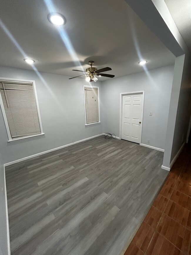 Building Photo - 100 Clarke Ave Unit 100