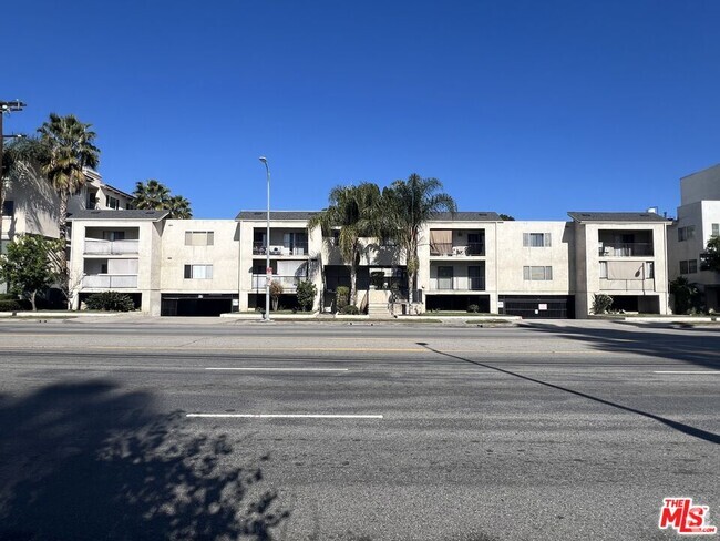 Building Photo - 13925 Sherman Way Unit 26 Rental