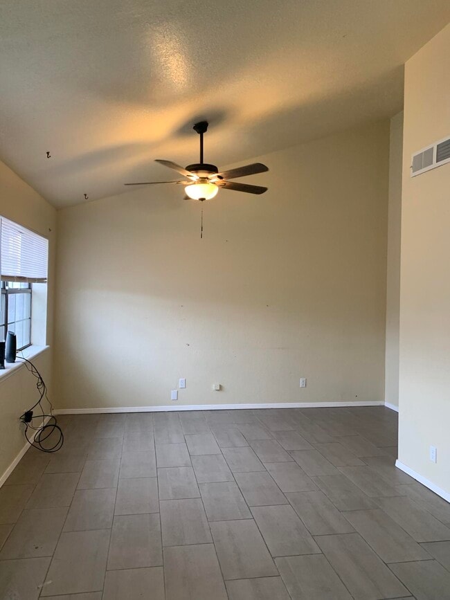 Photo - 2105 Lake Omega St