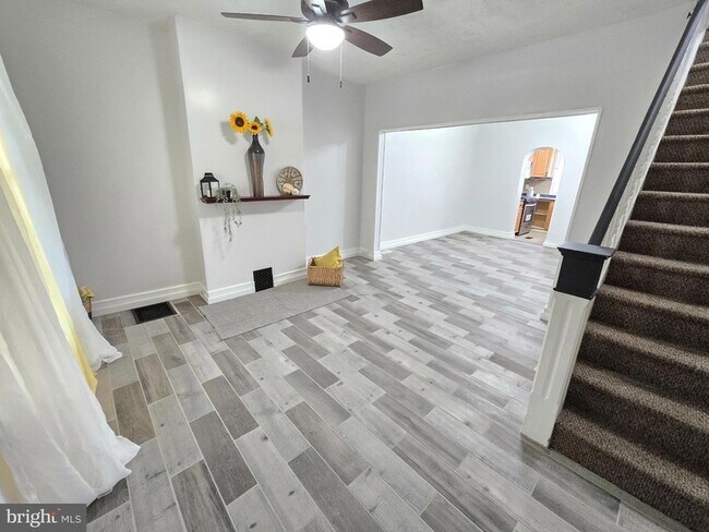 Photo - 3151 Pennock St