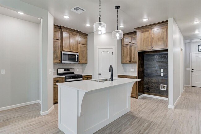 Photo - 560 Hackberry Ln
