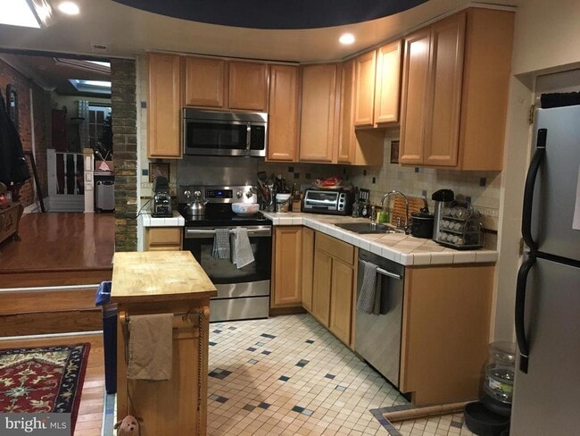 Photo - 433 W Girard Ave