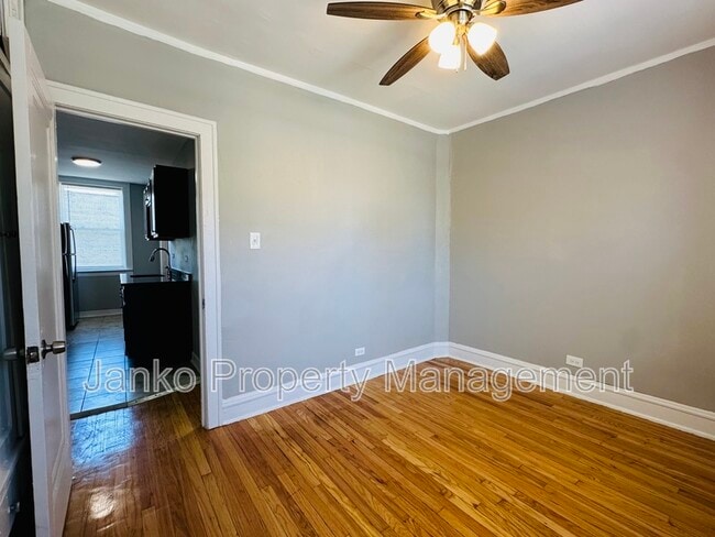 Photo - 644 N Mayfield Ave Unit 2