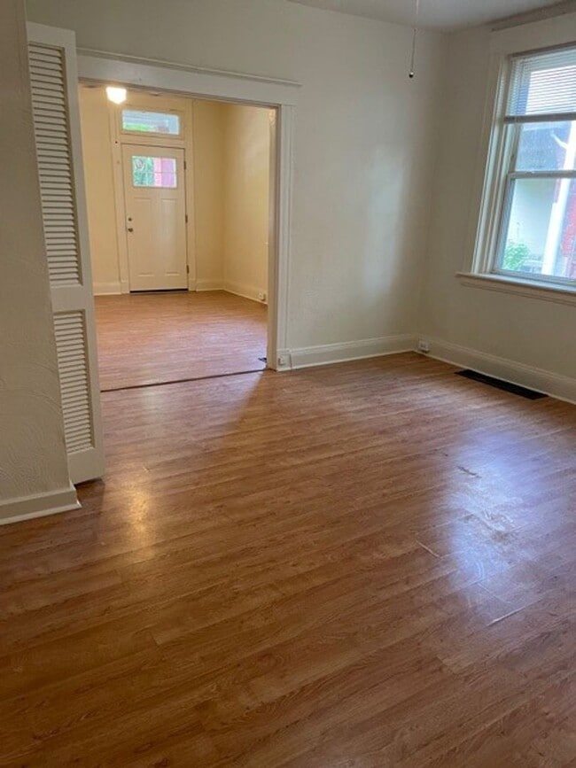 Photo - 235 Emming St Unidad #2