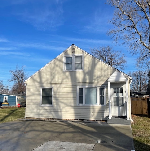 Building Photo - 4826 Hiawatha Dr Rental