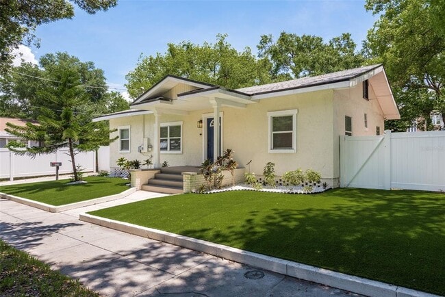 Photo - 206 W Warren Ave