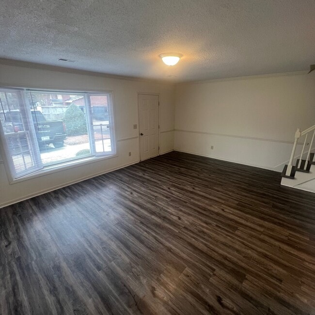 Photo - 2700 Thackery Rd