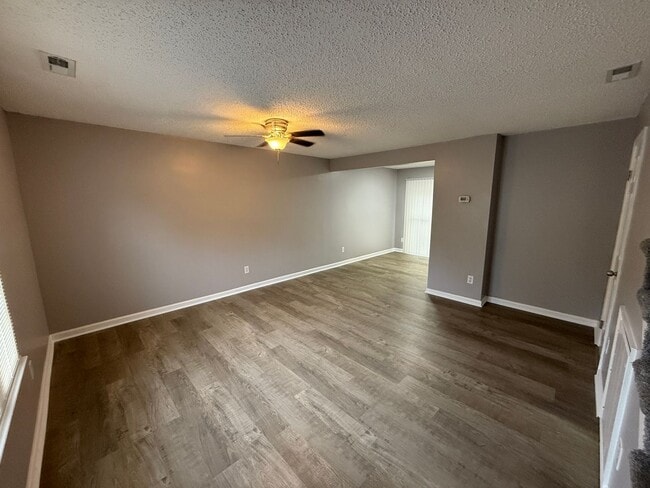 Photo - 906 Seabreeze Ct