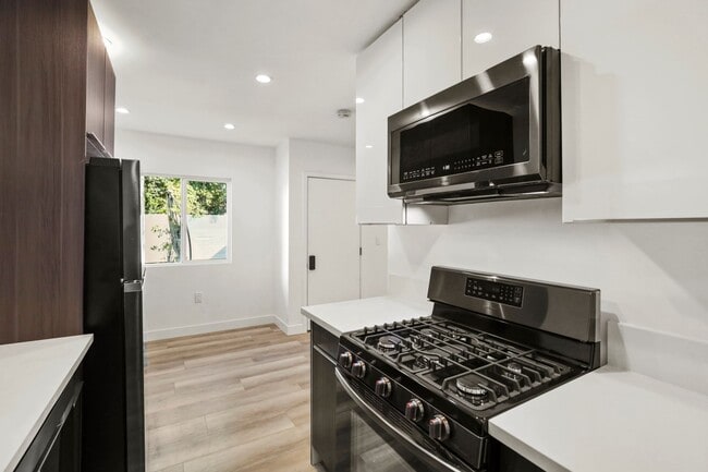 Photo - 2561 W Ave 30 Unidad 7