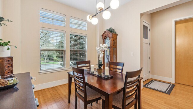 Photo - Modernly Elegant Townhome w/ 2 Primary Suites +2.5 bathrooms in Beautiful Peterkort!
