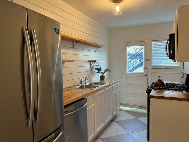 Building Photo - 1853 W Main St Unit 2 Rental