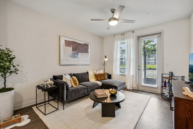 Photo - Novo Westlake