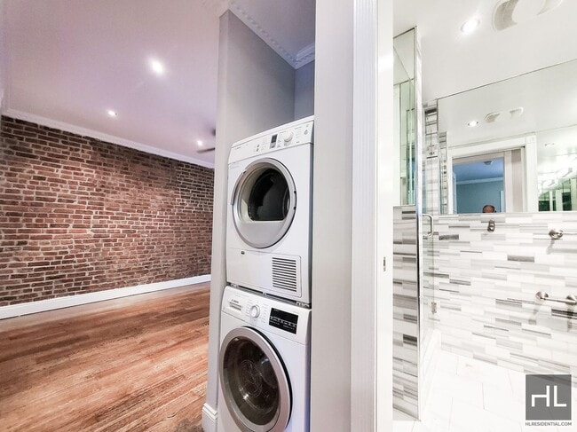 Photo - E 100TH ST. Unidad 5D