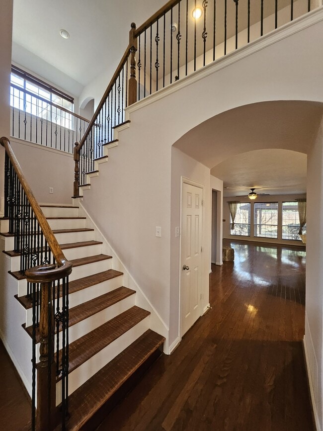 Photo - 1221 Capital Dr