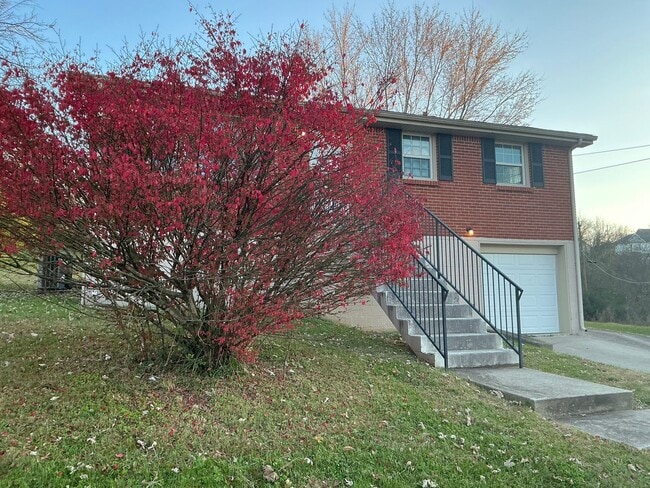 Photo - 220 Crossland Ave