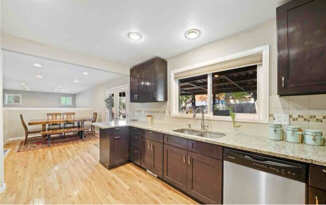 Photo - 885 S Miller St