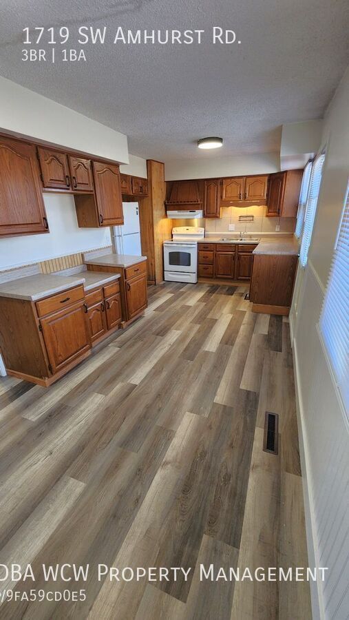 Photo - 1719 SW Amhurst Rd