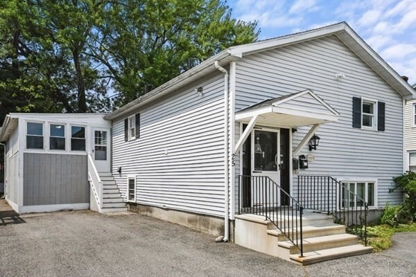 Building Photo - 25 Carver St Unit 1