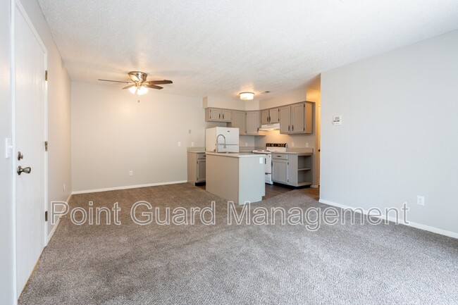 Photo - 844 N Waco Ave Condominio