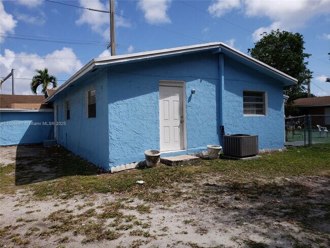 Building Photo - 580 NW 95th St Unit 2