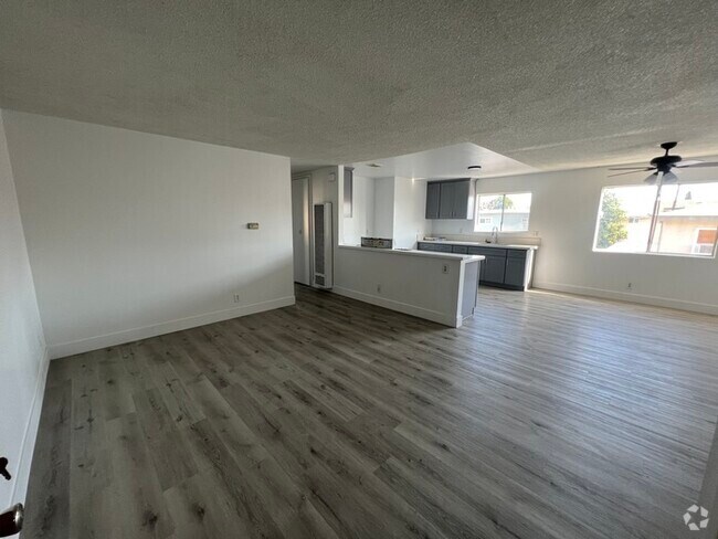 Building Photo - 2 Bed 2 bath 2 Car Garage In Bellflower Rental
