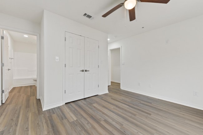 Photo - 957 Middle Ln