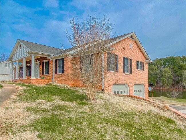 Photo - 255 Starritt Ln