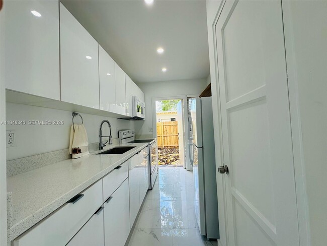 Photo - 407 SE 14th Ct Unit 2