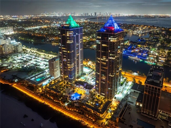 Building Photo - 4779 Collins Ave Unit 2601/02