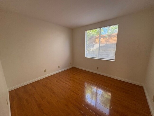 Photo - 2133 Laurelwood Dr