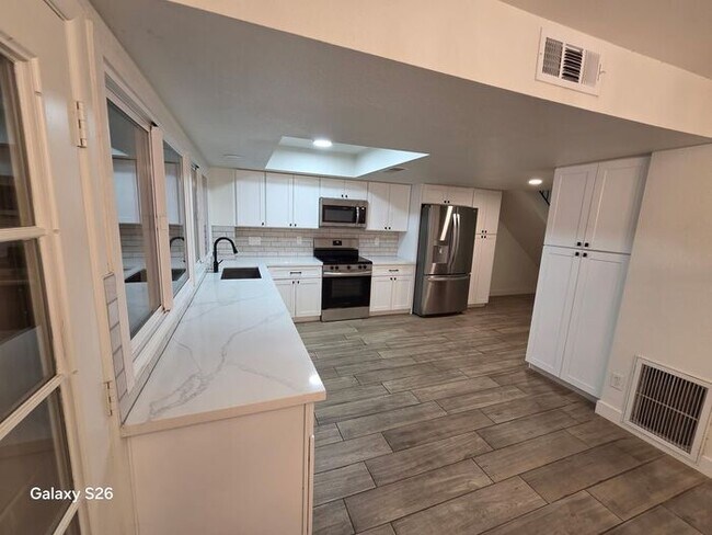 Building Photo - Waiting for you to call HOME!!