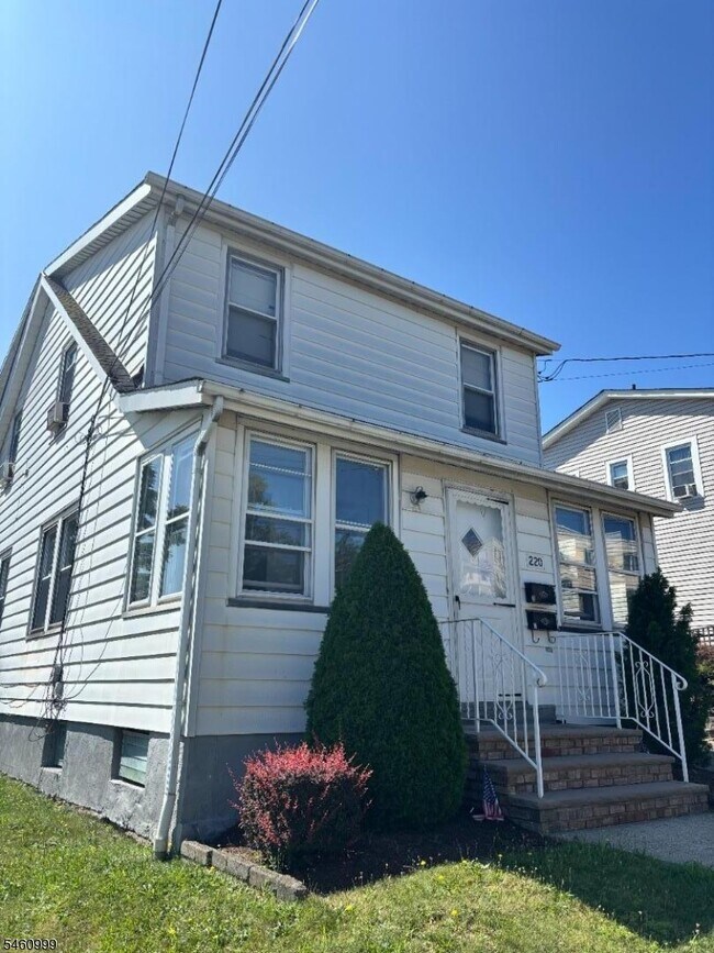 220 Union Blvd