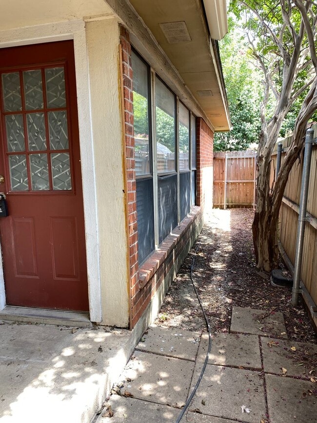 8701-8703 Holly St.