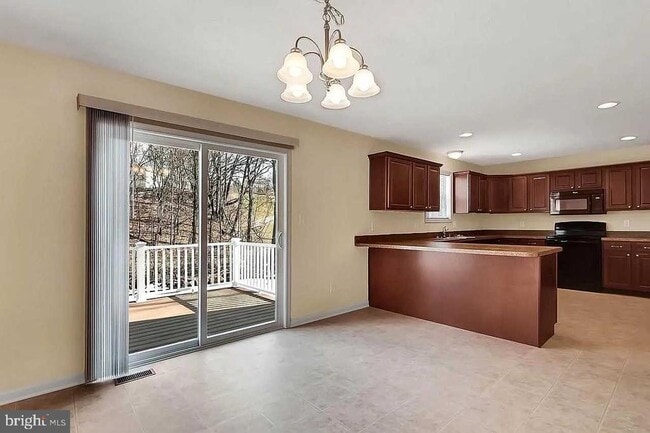 Photo - 180 Breezewood Dr