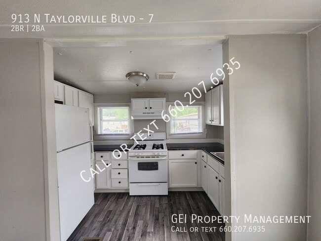 Building Photo - 913 N Taylorville Blvd Rental