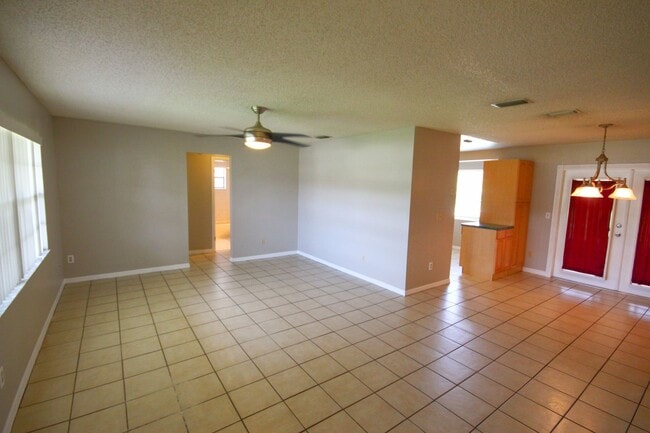 Photo - Lovely 3 Bedroom, 2 Bathroom Home in Deltona!!