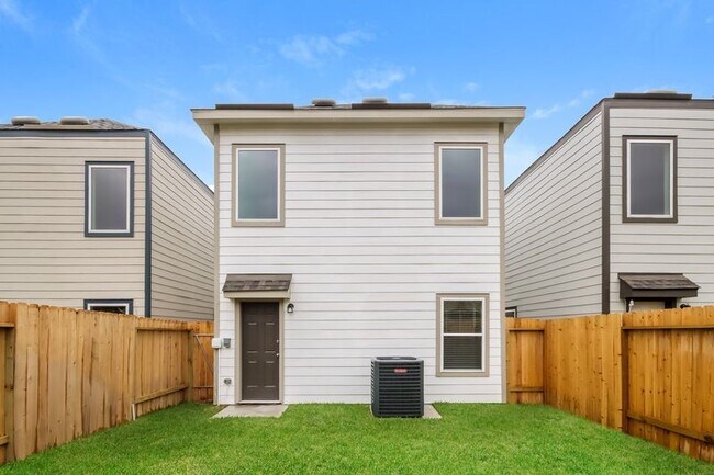 15208 Estrella Rd E
